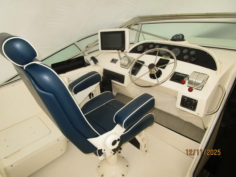 Slide: The Image of 47' Bayliner flybridge helm1 - 5852216