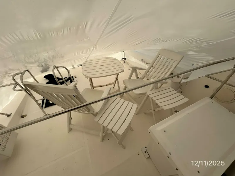 Slide: The Image of 47' Bayliner flybridge aft seating - 5852212
