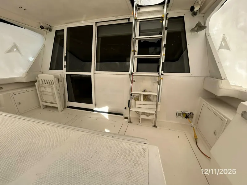 Slide: The Image of 47' Bayliner aftdeck - 5852202