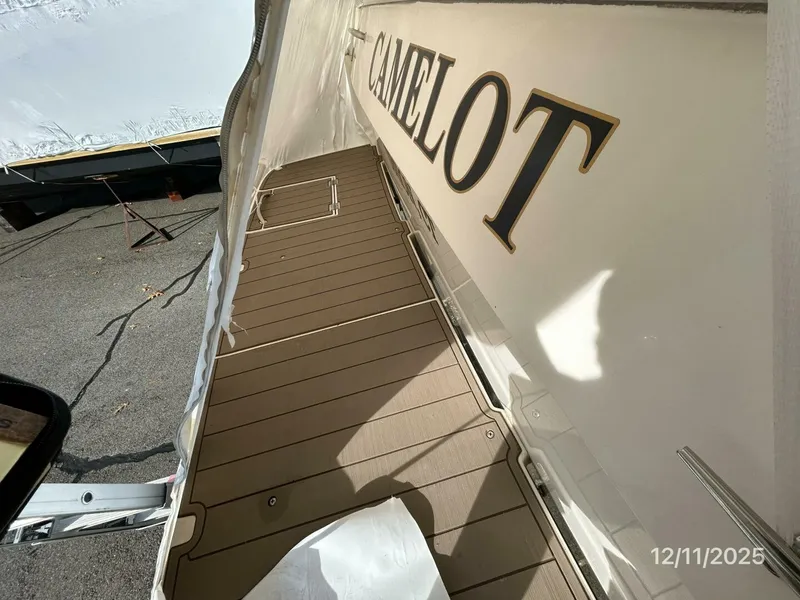 Slide: The Image of 47' Bayliner swimplatform - 5852273