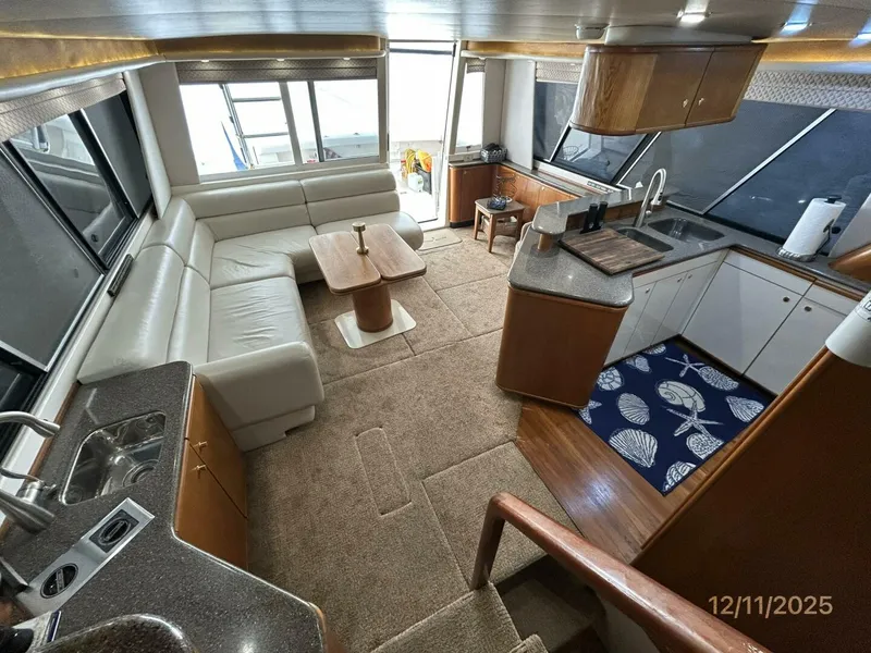 Slide: The Image of 47' Bayliner salon aft - 5852259