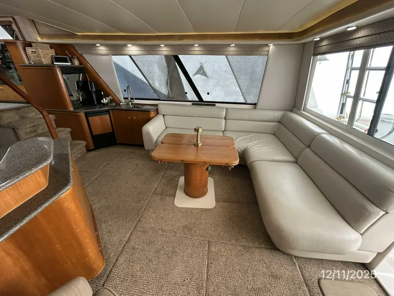 Slide: The Image of 47' Bayliner salon starboard - 5852264