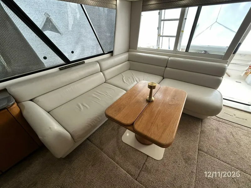 Slide: The Image of 47' Bayliner salon starboard seating - 5852265