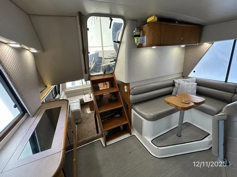 Slide: The Image of 47' Bayliner pilothouse aft - 5852240