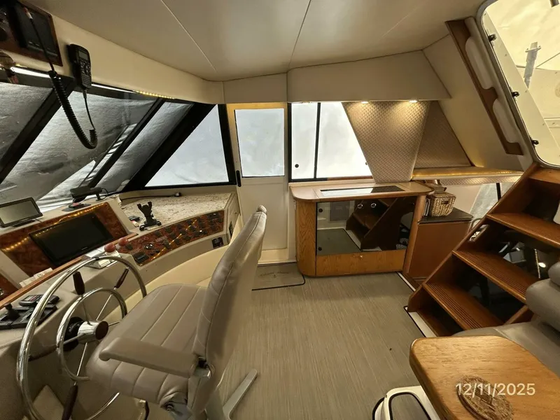 Slide: The Image of 47' Bayliner pilothouse starboard - 5852250