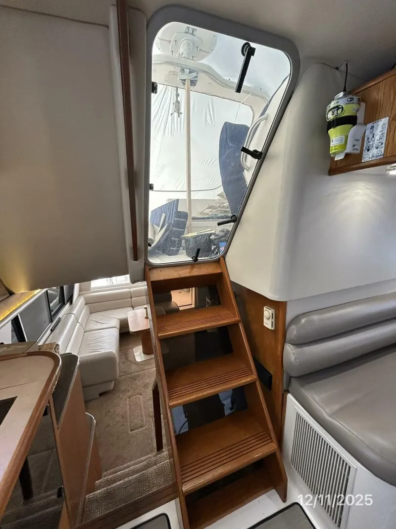 Slide: The Image of 47' Bayliner pilothouse-flybridge stairs - 5852251