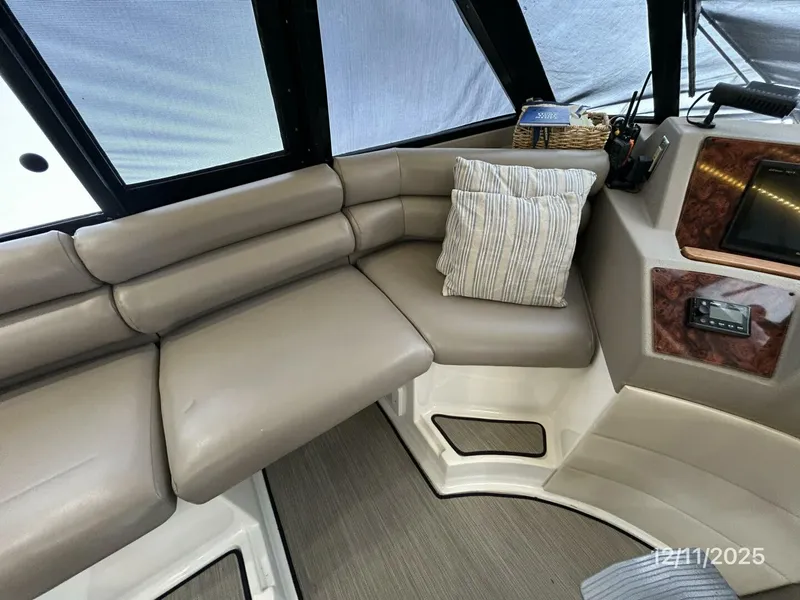 Slide: The Image of 47' Bayliner pilothouse port forward seating - 5852247