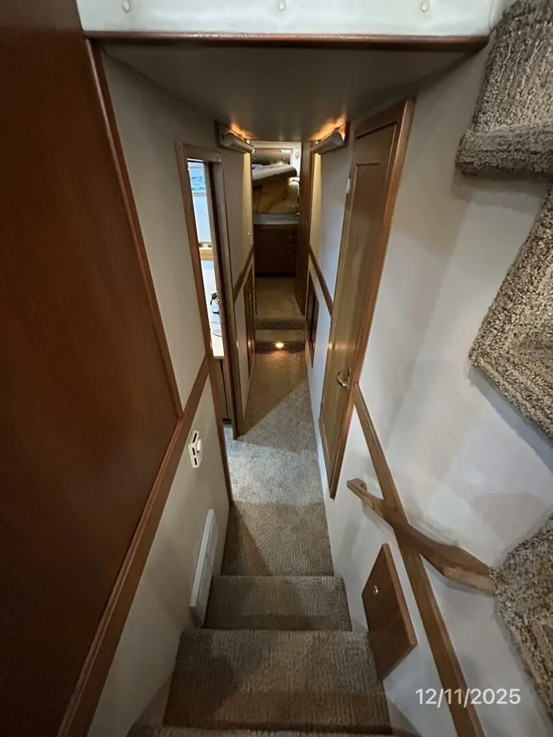 Slide: The Image of 47' Bayliner companionway forward - 5852208