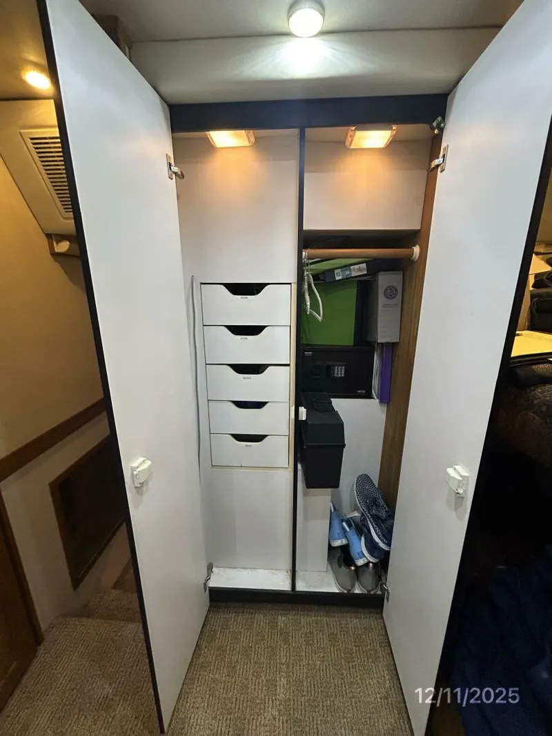 Slide: The Image of 47' Bayliner port forward stateroom locker - 5852254