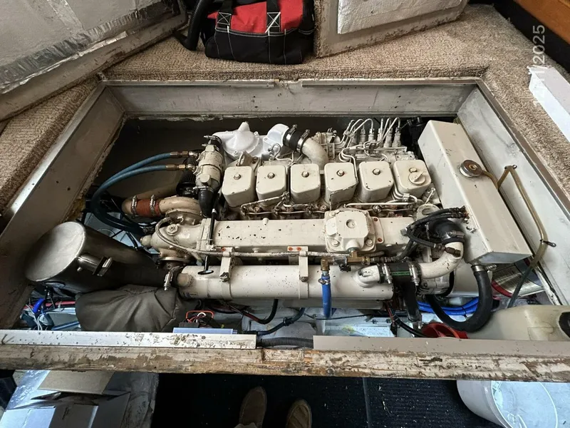 Slide: The Image of 47' Bayliner port main engine1 - 5852255
