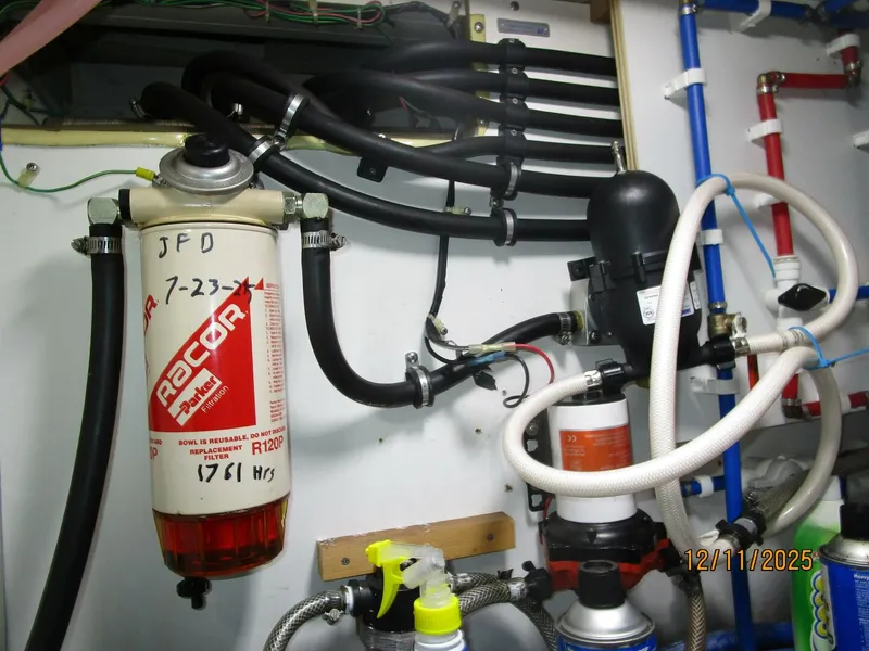 Slide: The Image of 47' Bayliner port Racor fuel filter - 5852257