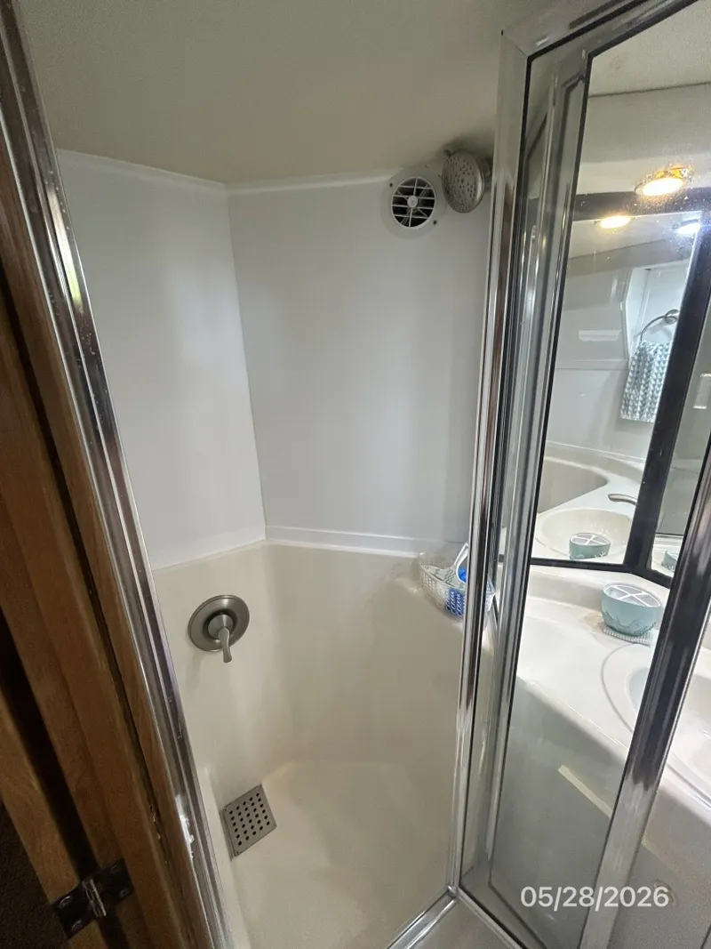 Slide: The Image of 47' Bayliner water heater - 5852275