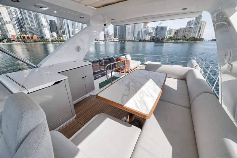 Slide: The Image of Azimut FLYBRIDGE 2022 - 5844487
