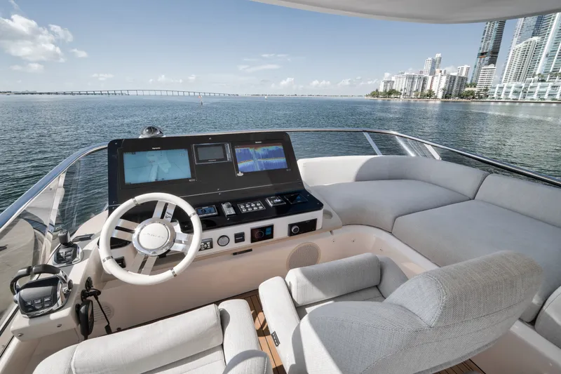 Slide: The Image of Azimut FLYBRIDGE 2022 - 5844491