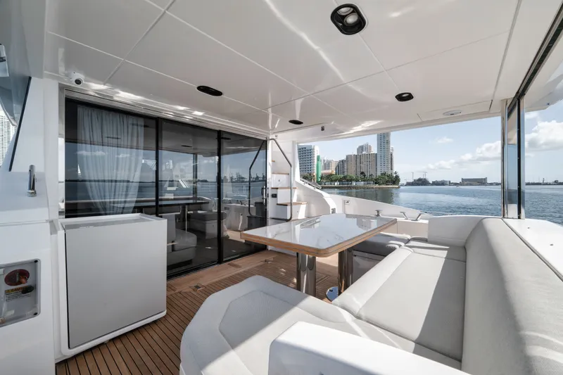 Slide: The Image of Azimut FLYBRIDGE 2022 - 5844493