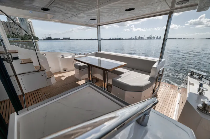 Slide: The Image of Azimut FLYBRIDGE 2022 - 5844495
