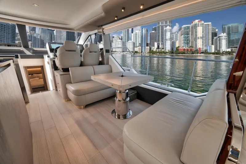 Slide: The Image of Azimut FLYBRIDGE 2022 - 5844504