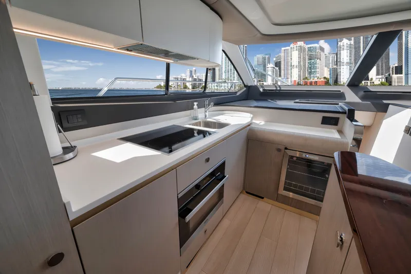 Slide: The Image of Azimut FLYBRIDGE 2022 - 5844507