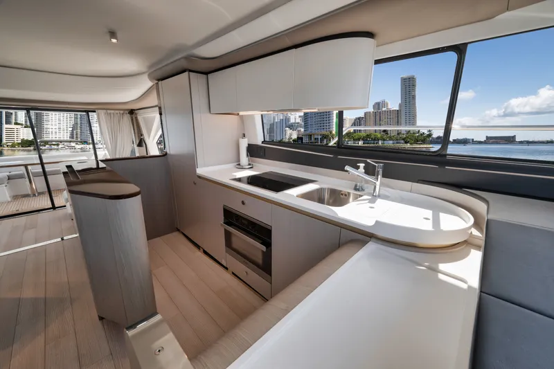 Slide: The Image of Azimut FLYBRIDGE 2022 - 5844509