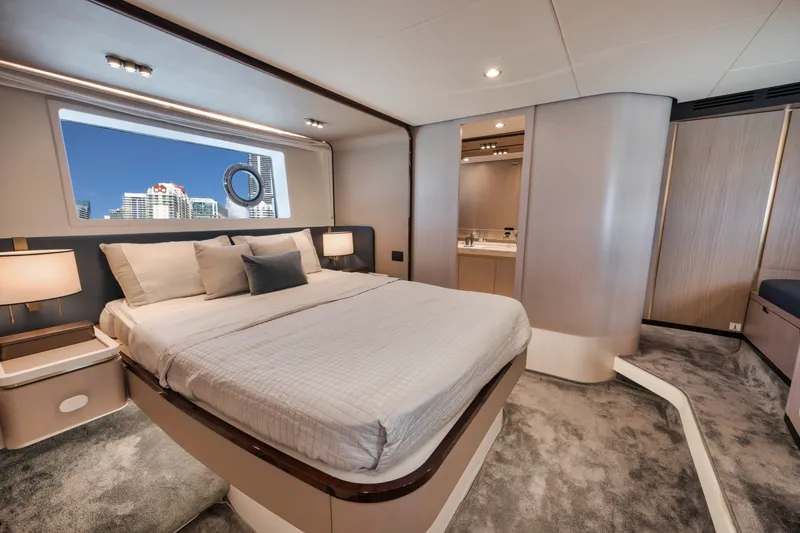 Slide: The Image of Azimut FLYBRIDGE 2022 - 5844510