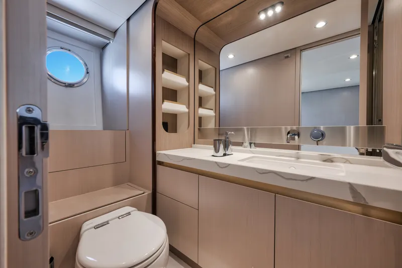Slide: The Image of Azimut FLYBRIDGE 2022 - 5844512