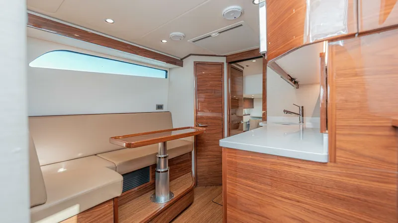 Slide: The Image of 2024 Valhalla V-55 - 5846082