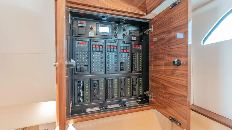 Slide: The Image of 2024 Valhalla V-55 - 5846084