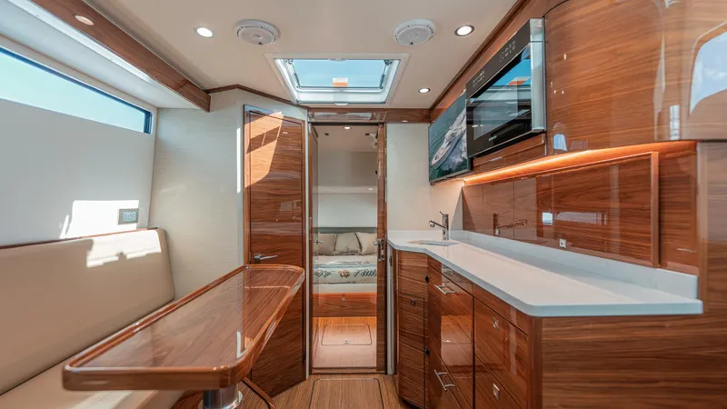 Slide: The Image of 2024 Valhalla V-55 - 5846128