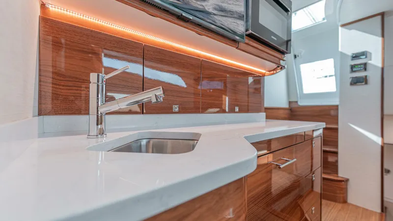 Slide: The Image of 2024 Valhalla V-55 - 5846135