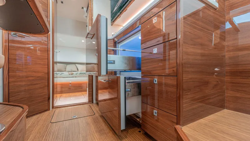 Slide: The Image of 2024 Valhalla V-55 - 5846150