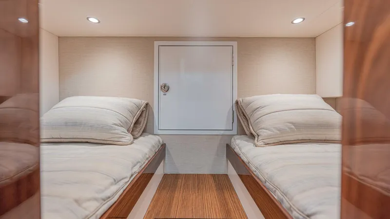 Slide: The Image of 2024 Valhalla V-55 - 5846155