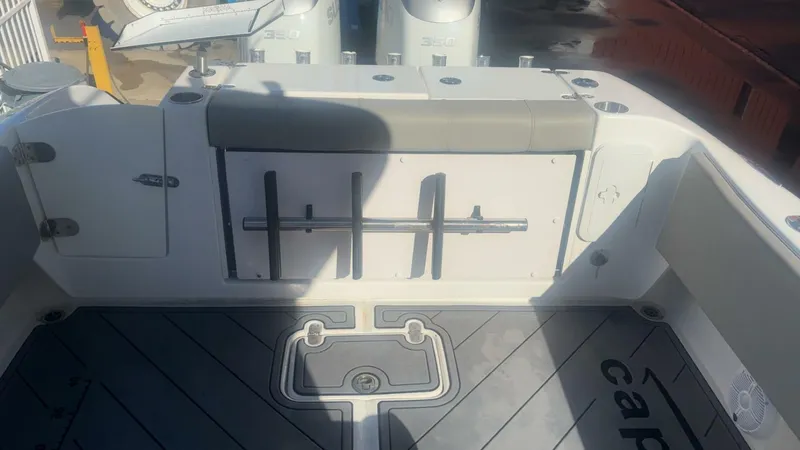 Slide: The Image of Cape Horn 32 XS 2022 - 5846596