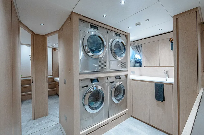 Slide: The Image of Sanlorenzo SD118 2023 - 5852466