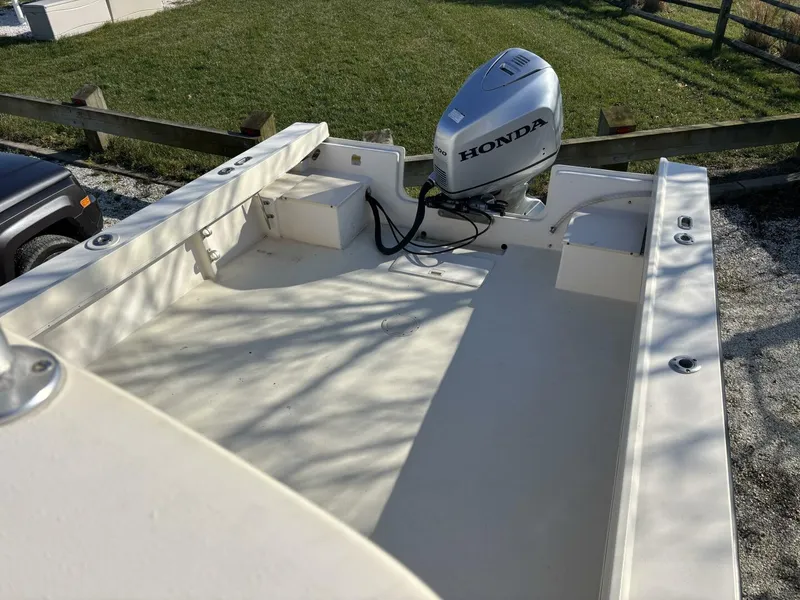 Slide: The Image of Parker Marine 2520 Sport Cabin 2000 - 5848300