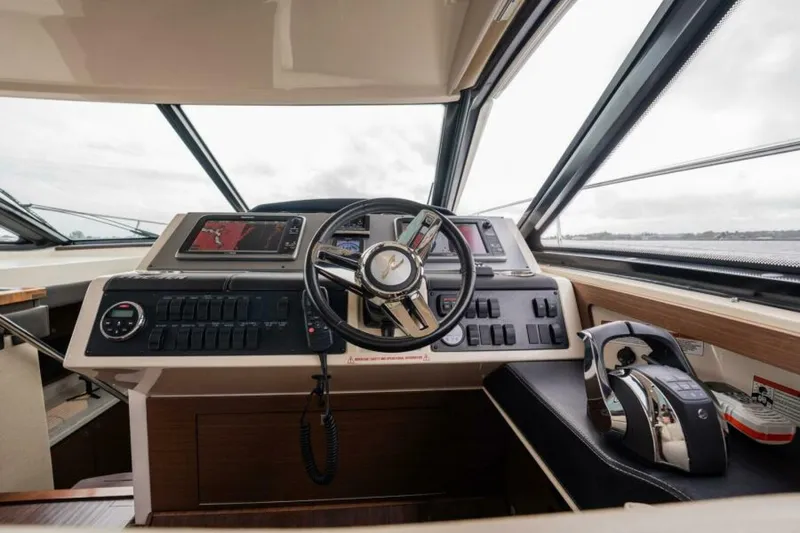 Slide: The Image of Sea Ray 510 Sundancer 2015 - 5849338