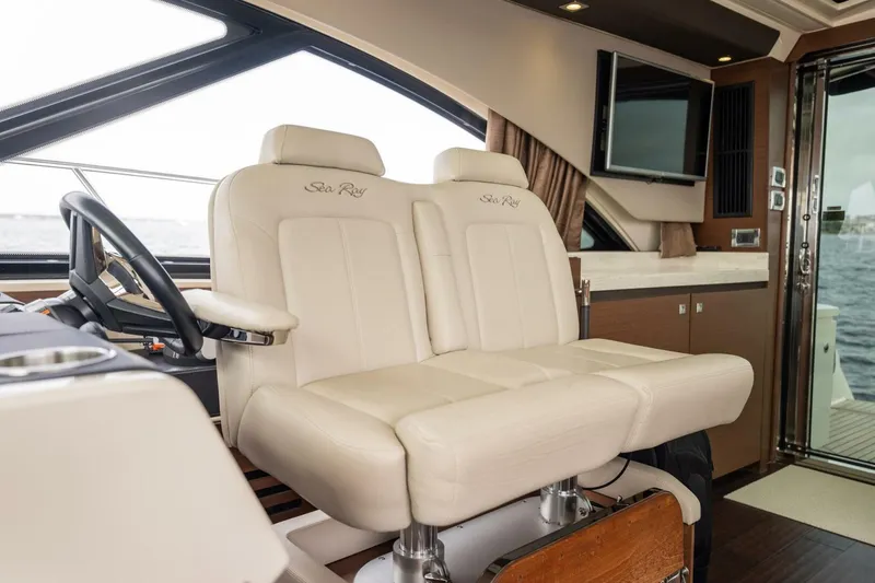 Slide: The Image of Sea Ray 510 Sundancer 2015 - 5849401
