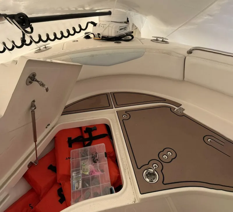 Slide: The Image of Robalo R222 Center Console 2015 - 5849666