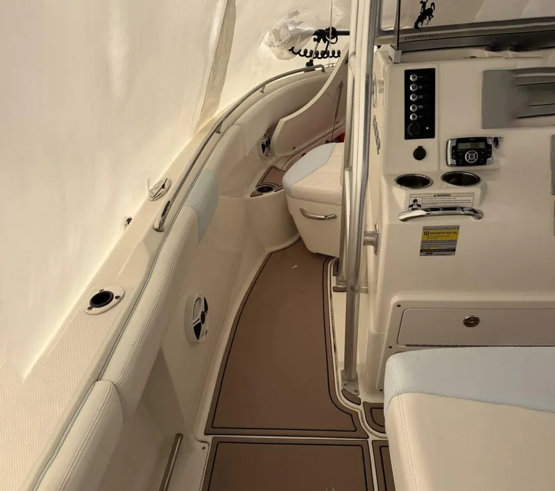 Slide: The Image of Robalo R222 Center Console 2015 - 5849667
