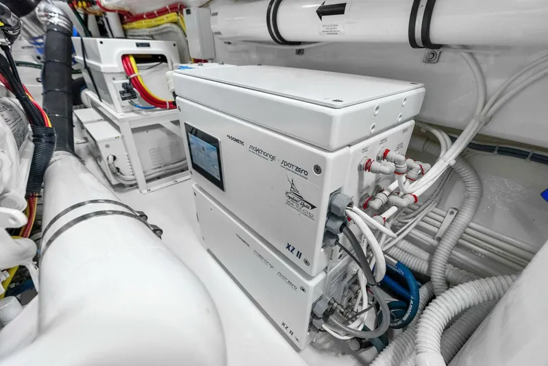 Slide: The Image of 2022 Viking 68 Enclosed Bridge- PIPE DREAM- Engine Room - 5922336