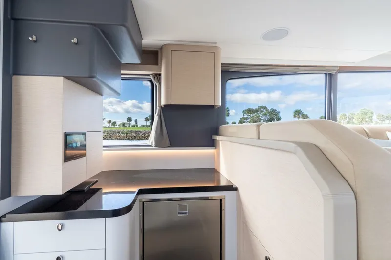 Slide: The Image of Nimbus 495 Flybridge 2026 - 5849895