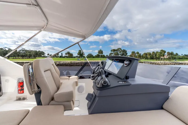 Slide: The Image of Nimbus 495 Flybridge 2026 - 5849897