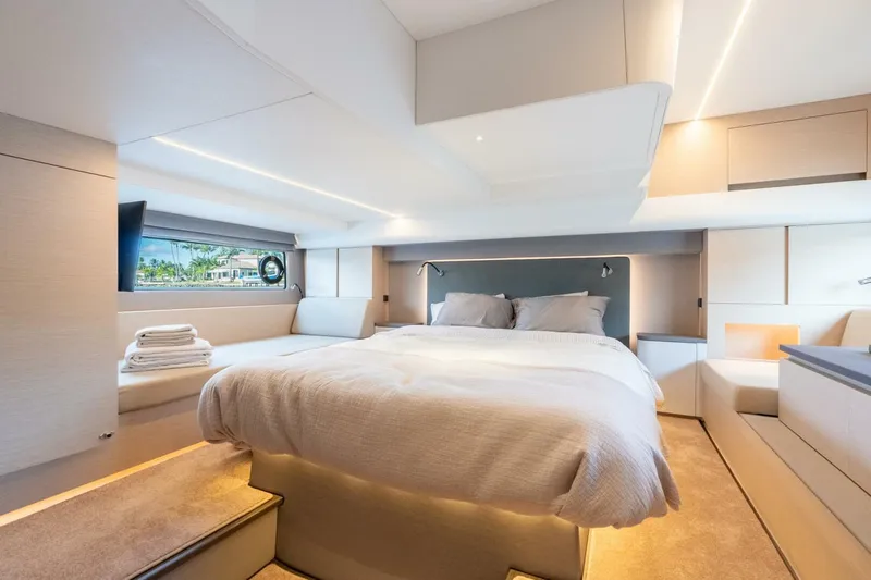 Slide: The Image of Nimbus 495 Flybridge 2026 - 5849900