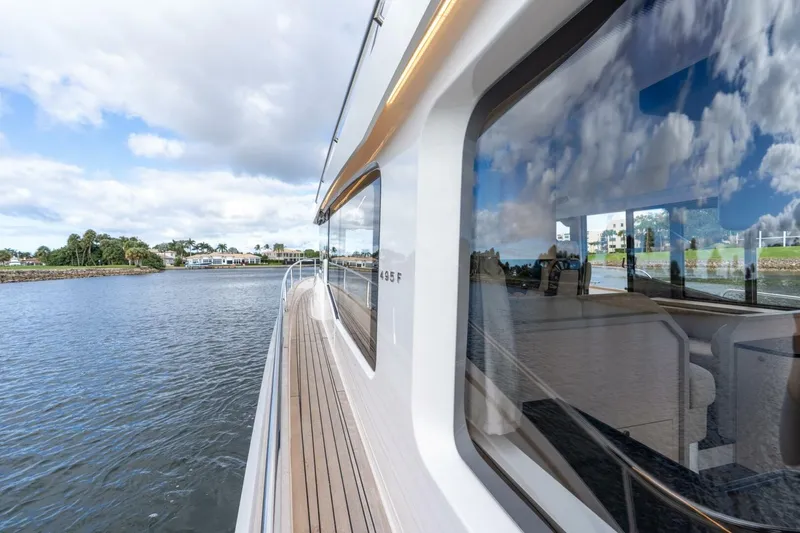 Slide: The Image of Nimbus 495 Flybridge 2026 - 5849905