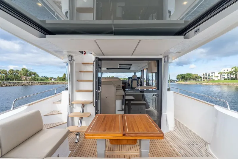 Slide: The Image of Nimbus 495 Flybridge 2026 - 5849914