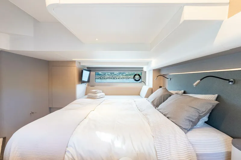 Slide: The Image of Nimbus 495 Flybridge 2026 - 5849887