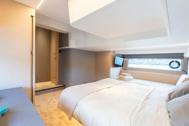 Slide: The Image of Nimbus 495 Flybridge 2026 - 5849888