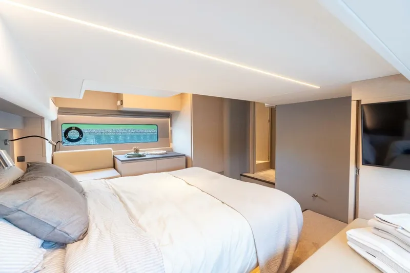 Slide: The Image of Nimbus 495 Flybridge 2026 - 5849891