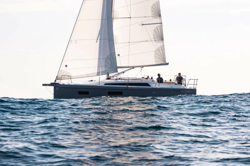 The Image of Beneteau Oceanis 34.1 Swing Keel Under Sail - 5850067
