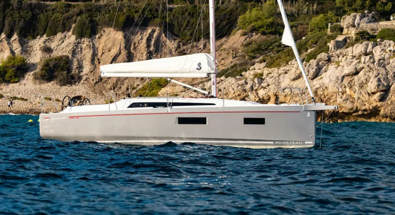 Slide: The Image of Beneteau Oceanis 34.1 Swing Keel Profile at Mooring - 5850062