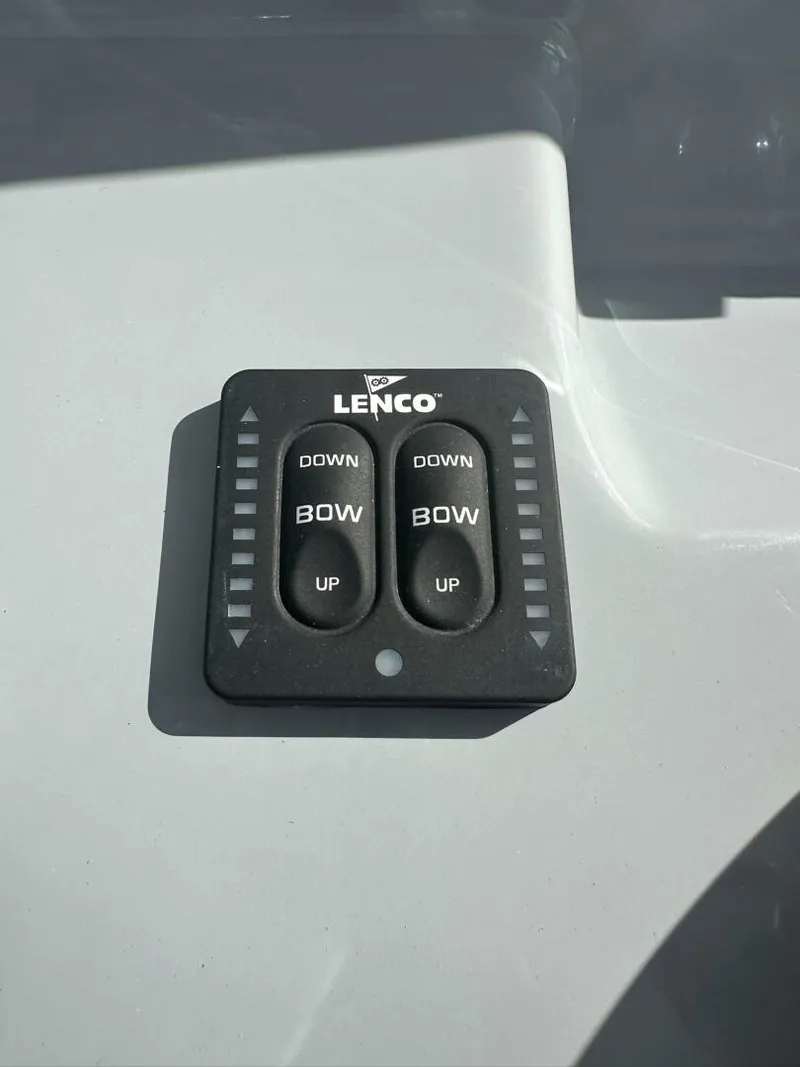 Slide: The Image of Bayliner Trophy T24CC 2024 - 5851105